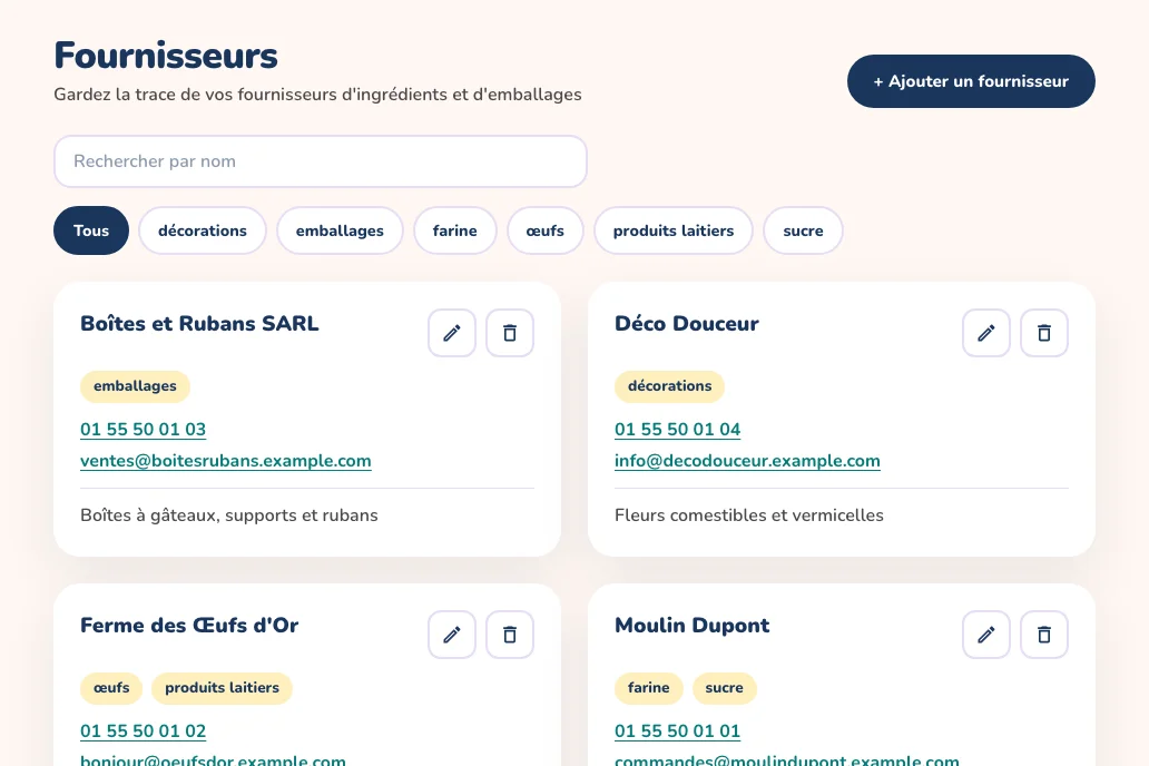 La page Fournisseurs avec quatre fournisseurs, leurs téléphones, e-mails et notes, une barre de recherche et des filtres par catégorie